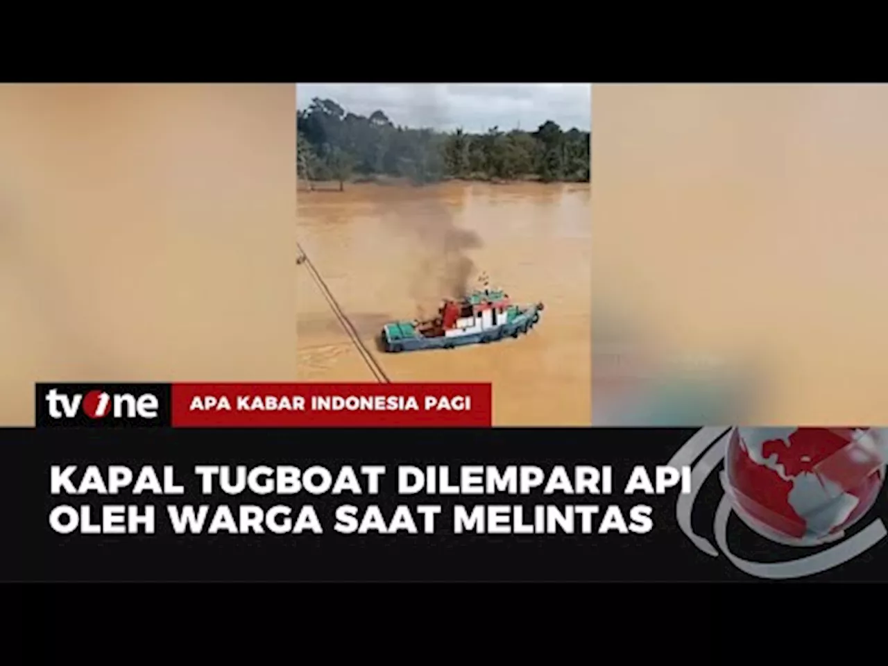 Kesal Jembatan Ditabrak, Warga Ramai-ramai Bakar Kapal Tongkang di Batanghari