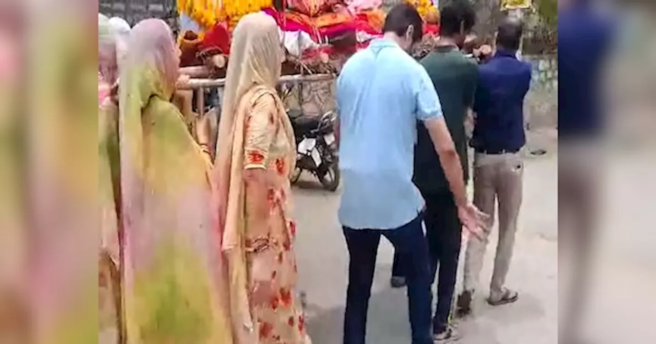 मोर्चरी में छोड़ गया था बेटा, फिर बेटियों ने पिता की अर्थी को कांधा देकर दी मुखाग्नि, रो पड़े देखने वाले