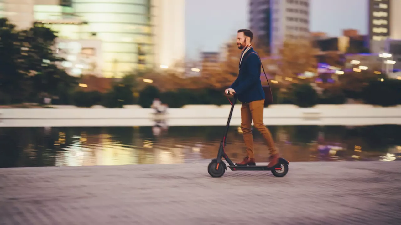 Seguro de responsabilidad civil obligatorio para patinetes y bicicletas, la polémica medida de Zaragoza