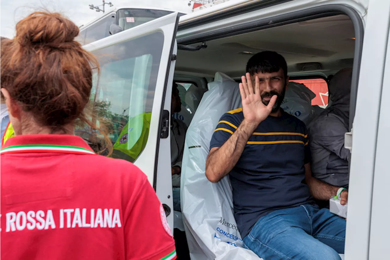 Ravenna, sbarcati i migranti dalla nave 'Sea eye'