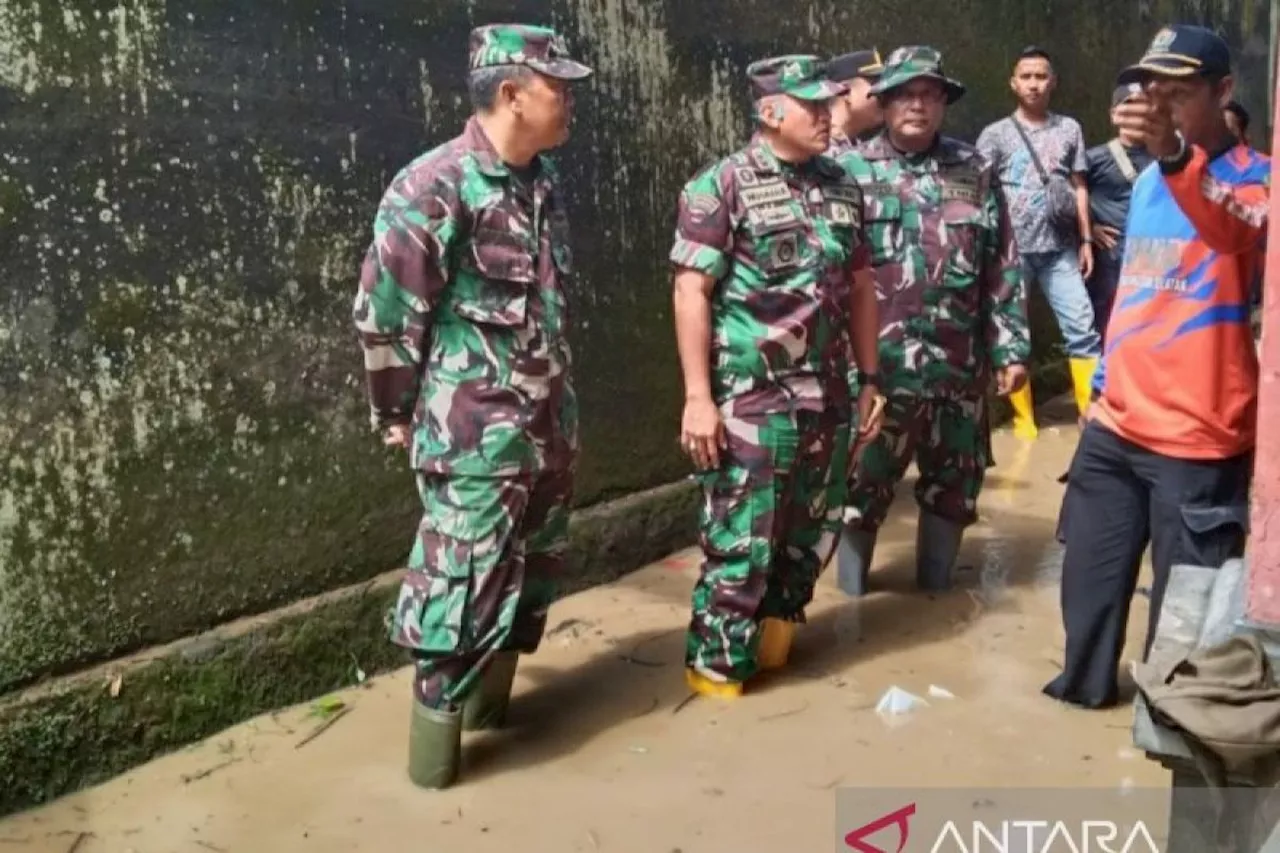 Kodim Muara Enim operasikan dapur lapangan bantu korban banjir