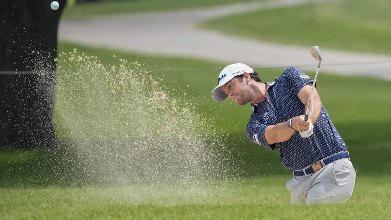 Davis Riley has 70-minute wait before last putt in bogey-free 2nd round for lead at Colonial