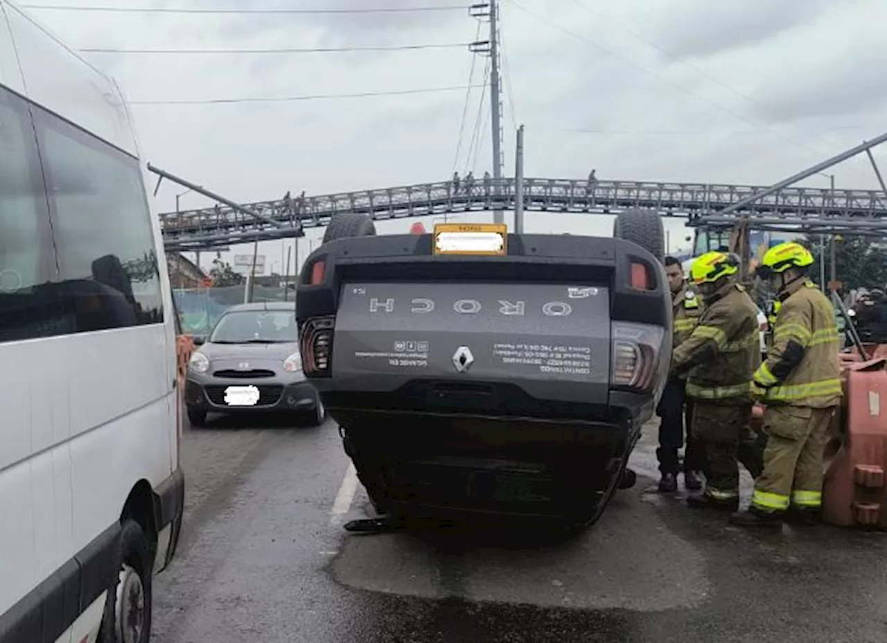 Se volcó camioneta en la Av. 68 al norte de Bogotá: esto se sabe