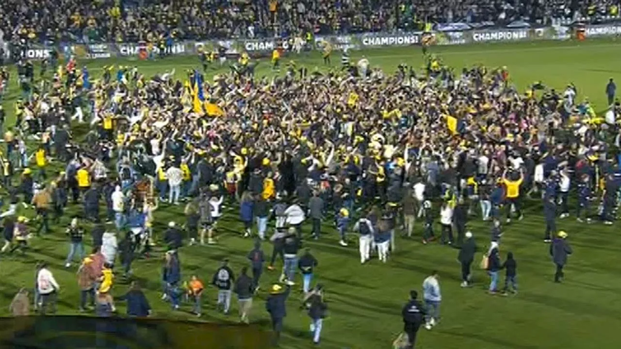 Epic scenes as Mariners complete historic A-League fairytale in stunning extra-time comeback