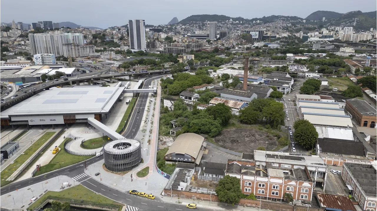 Paes reforça compromisso com novo estádio do Flamengo