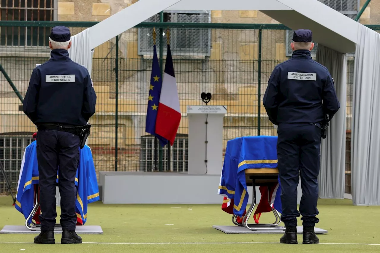 Attaque d'un fourgon pénitentiaire: 500 personnes rendent hommage à l'un des agents tués