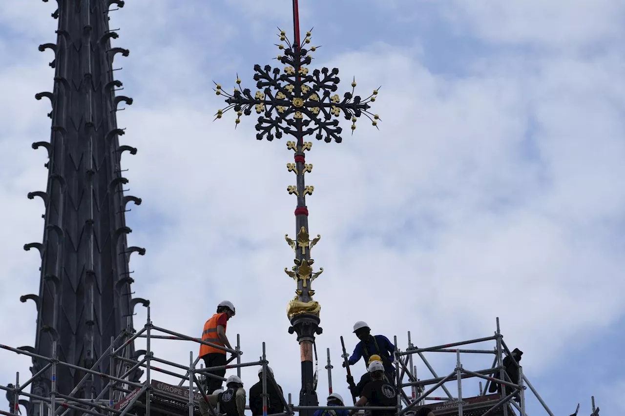 Notre-Dame de Paris : la cathédrale retrouve sa croix du chevet