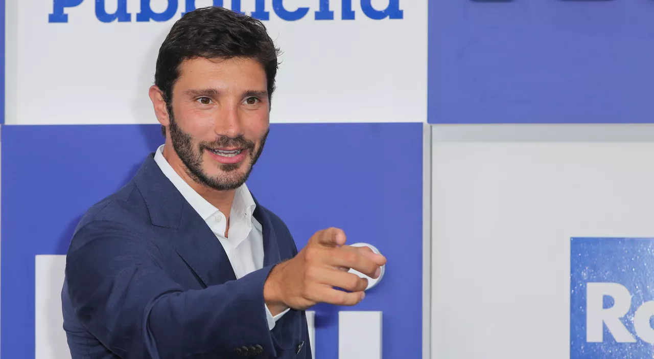 Stefano De Martino, quanto guadagna con il nuovo contratto Rai: «Mega compenso, blindato per 4 anni»