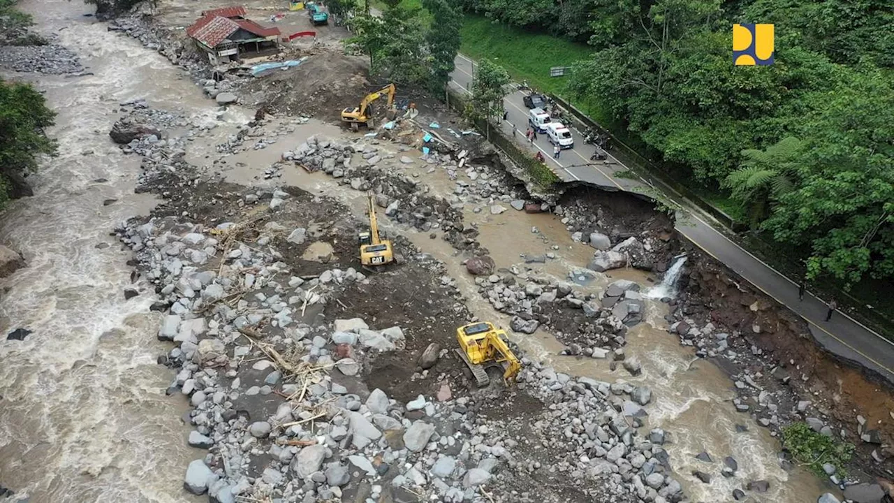 BNPB akan Ledakkan Batuan Besar Sisa Material Banjir Lahar Dingin Gunung Marapi