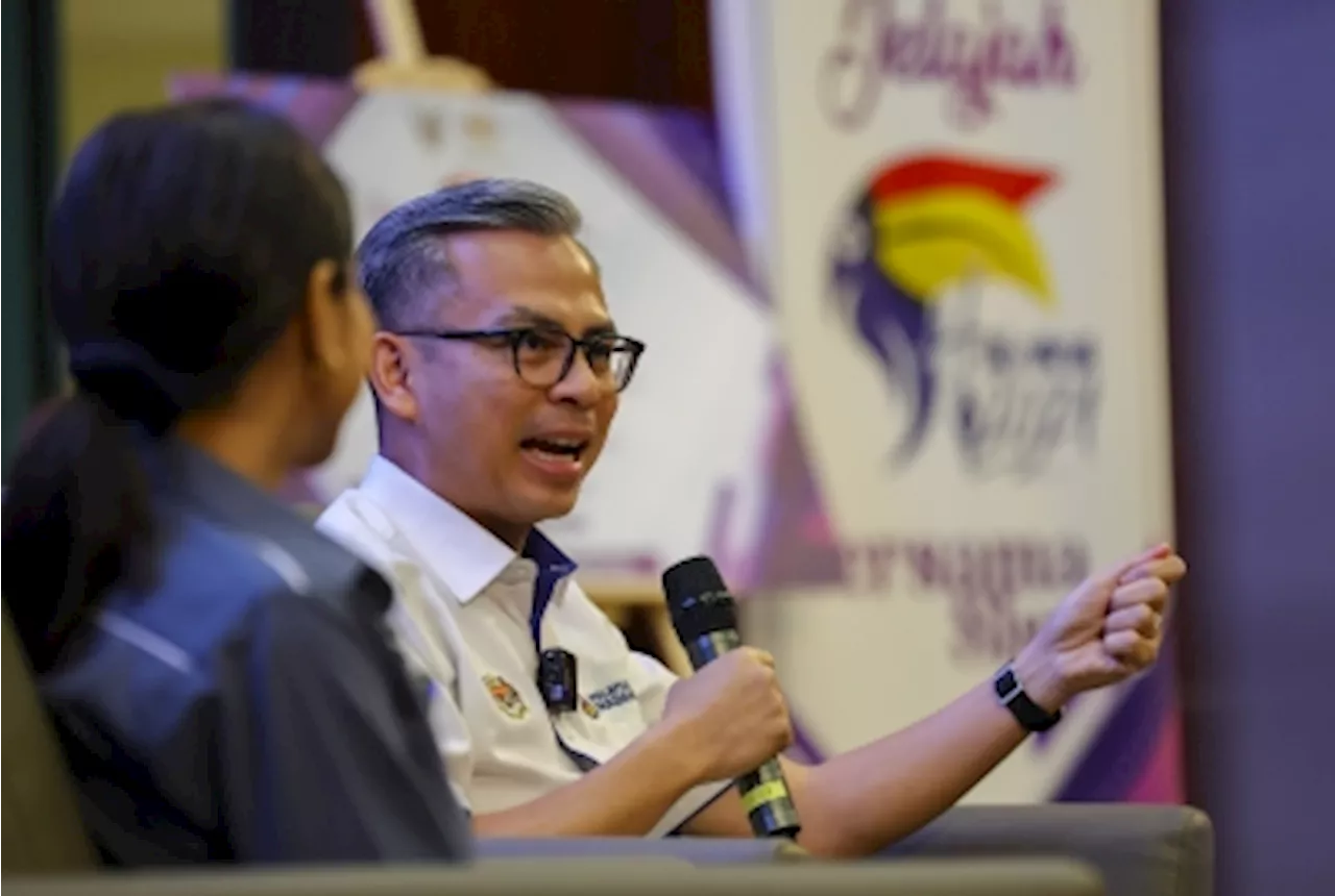 Hawana 2024: Fahmi engages aspiring journalists at dialogue session in Kuching