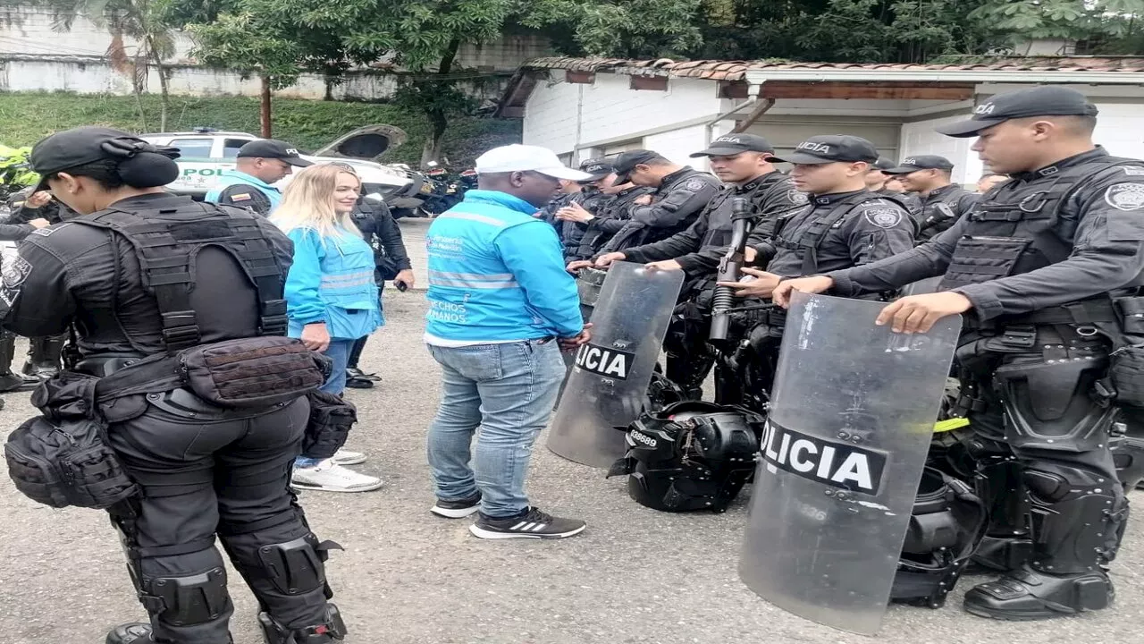 Autoridades acompañan movilización del Politécnico Jaime Isaza Cadavid en Medellín