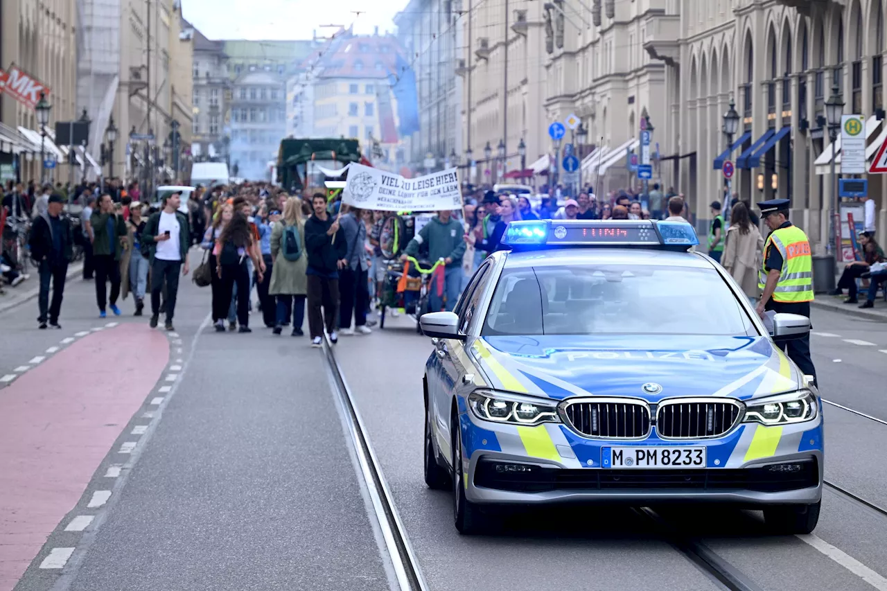 Tausende Teilnehmer bei „Krachparade“ in München