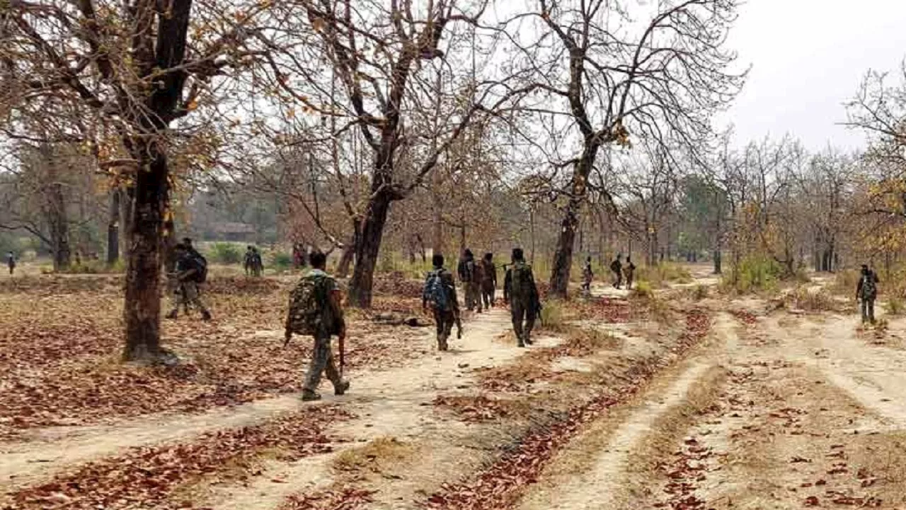 छत्तीसगढ़ में सुरक्षाबलों ने एक नक्सली को मार गिराया, एनकाउंटर में हथियार और गोला बारूद बरामद