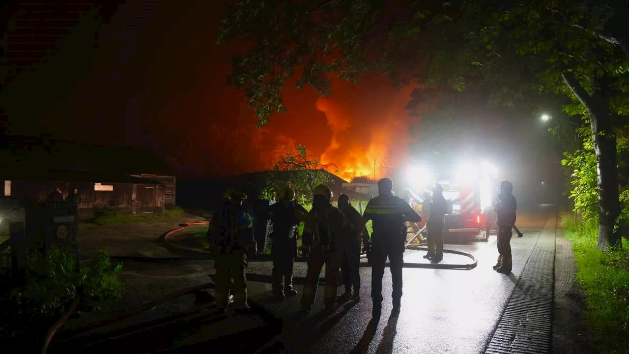 112-nieuws: brand verwoest loods • auto in sloot in Helmond