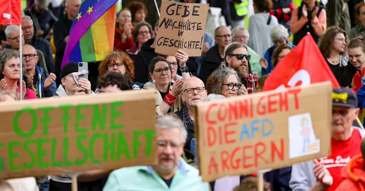 Dortmund: Demo gegen die AfD, Menschenkette mit 3.500 Teilnehmern​