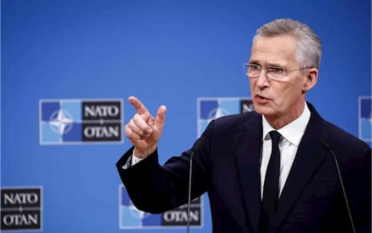 Stoltenberg: 'Via divieto per Kiev a colpire obiettivi in Russia' LIVE