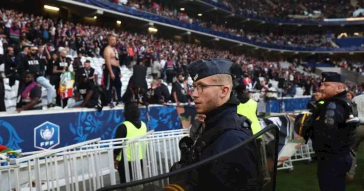 Torcedores de Lyon e PSG brigam antes da final da Copa da França; vídeo