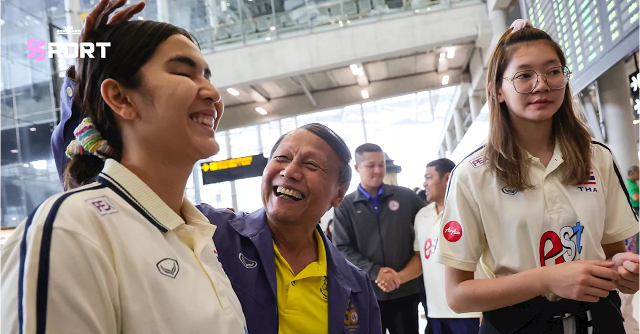 ทัพวอลเลย์บอลหญิงเดินทางถึงไทย ด้านนายกสมาคมฯ น้อมรับคำติจากแฟนๆ เพื่อแก้ไขให้ดีขึ้น