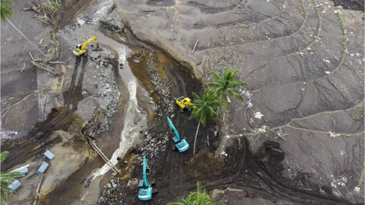 BNPB Terbangkan Helikopter Petakan Titik Rawan Banjir Bandang di Marapi dan Singgalang