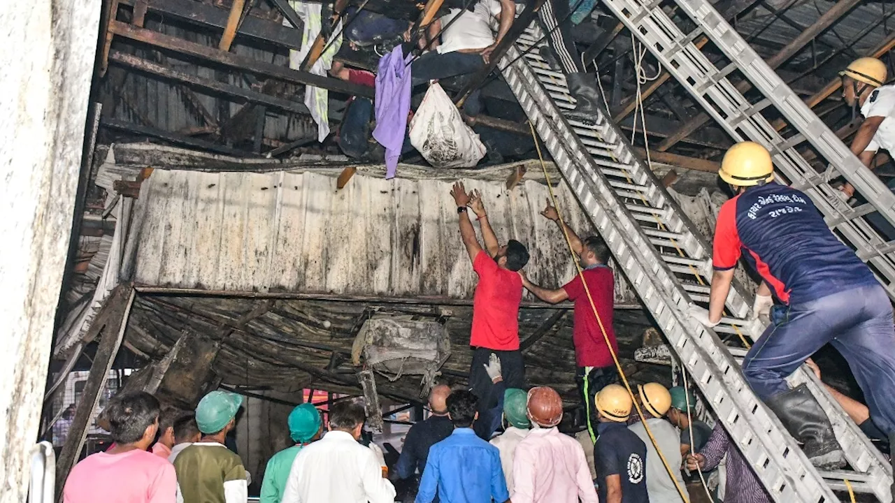 अफसरों की शह पर होती रही लापरवाही! गेम जोन संचालकों के साथ राजकोट के अधिकारियों की फोटो वायरल