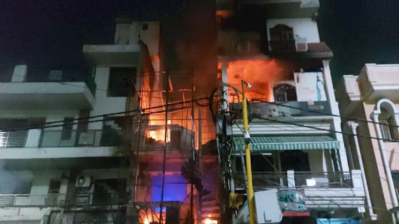 Delhi Hospital Fire: दिल्ली के बेबी केयर सेंटर में भीषण आग, छह नवजात की मौत, छह गंभीर; अग्निकांड की तस्वीरें