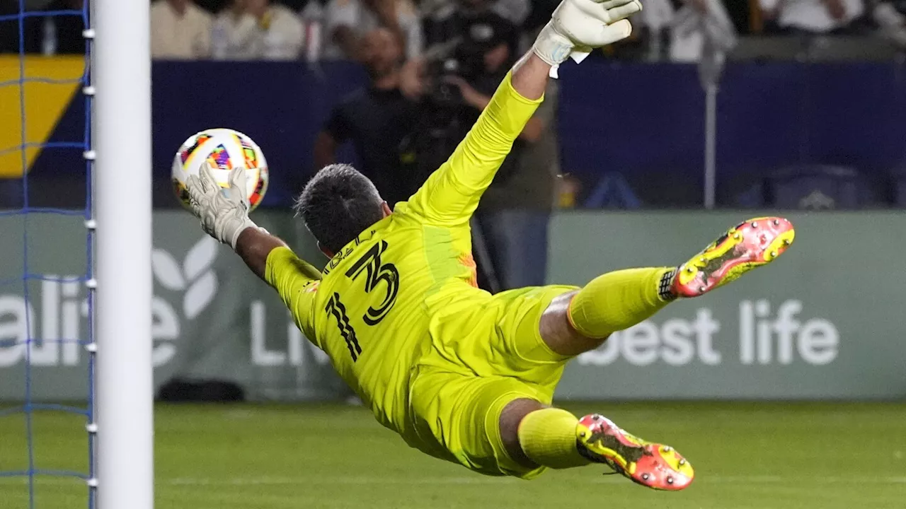 Puig, Pec each score a goal as Galaxy beats Dynamo 2-1