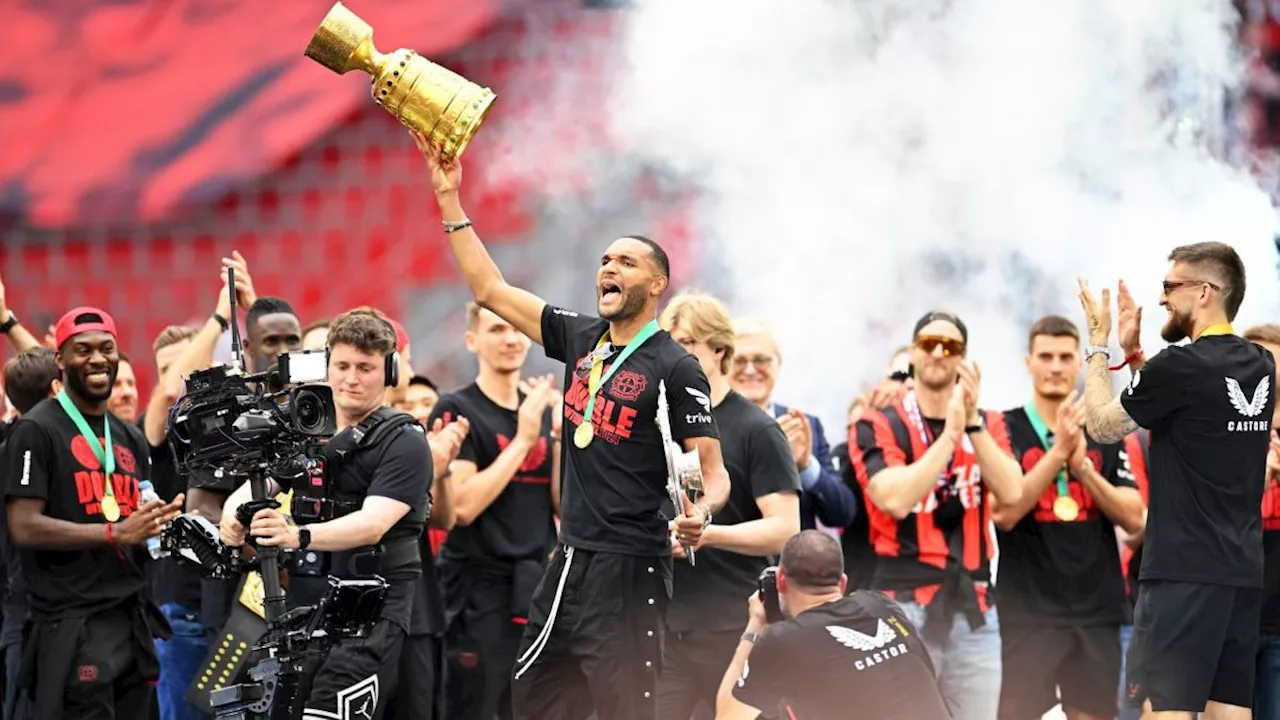 40.000 Leverkusen-Fans feiern Mannschaft in der BayArena