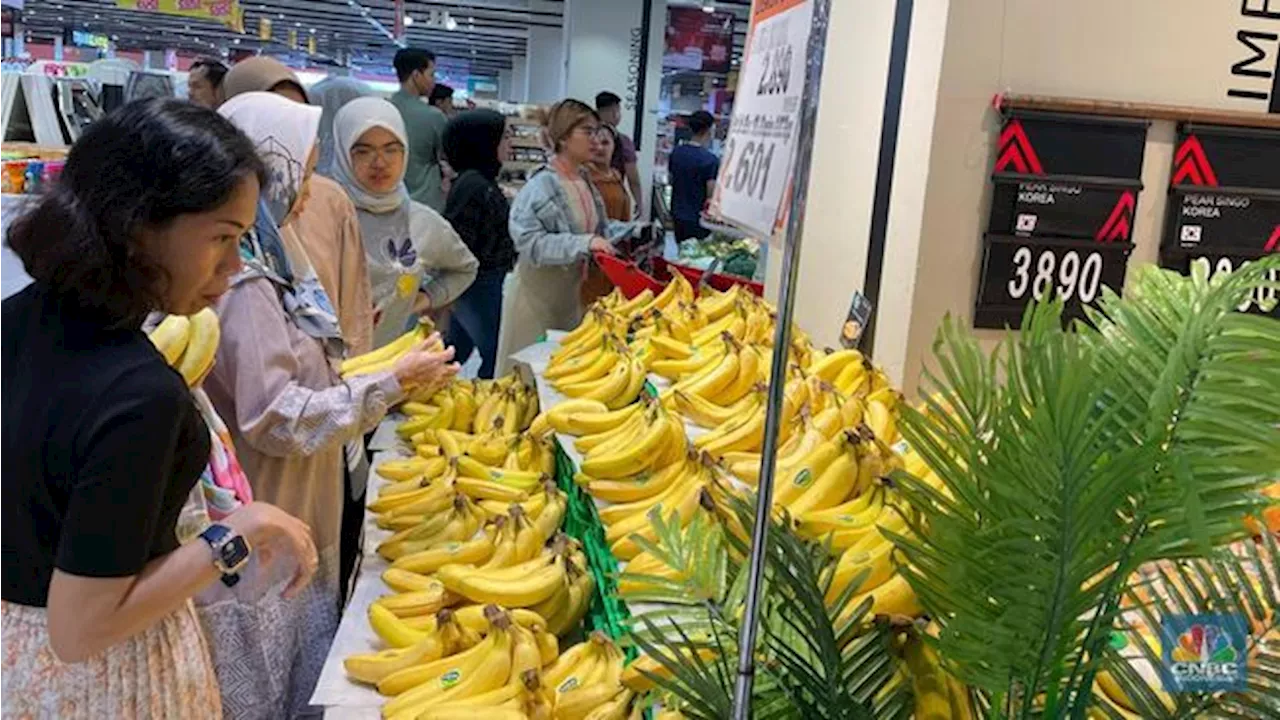 Emak-emak Serbu Buah Pisang di Transmart Full Day Sale