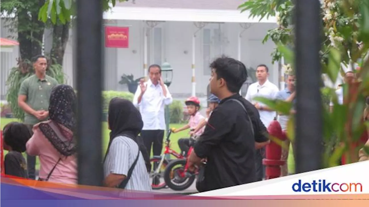 Jokowi Akhiri Liburan di Jogja, Sapa Warga dari Balik Kaca Mobil