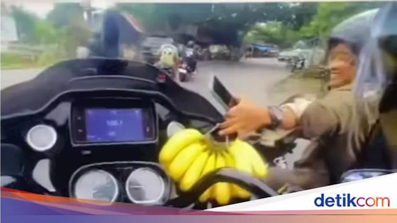 Raffi Ahmad Kaget Dikasih Pisang Saat Motoran di Langkat