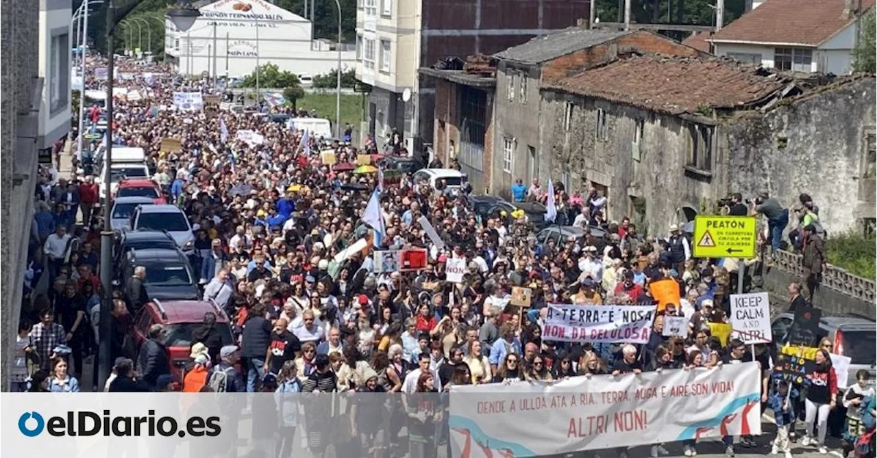 La contestación a la macrocelulosa de Altri desborda Palas de Rei en una manifestación multitudinaria