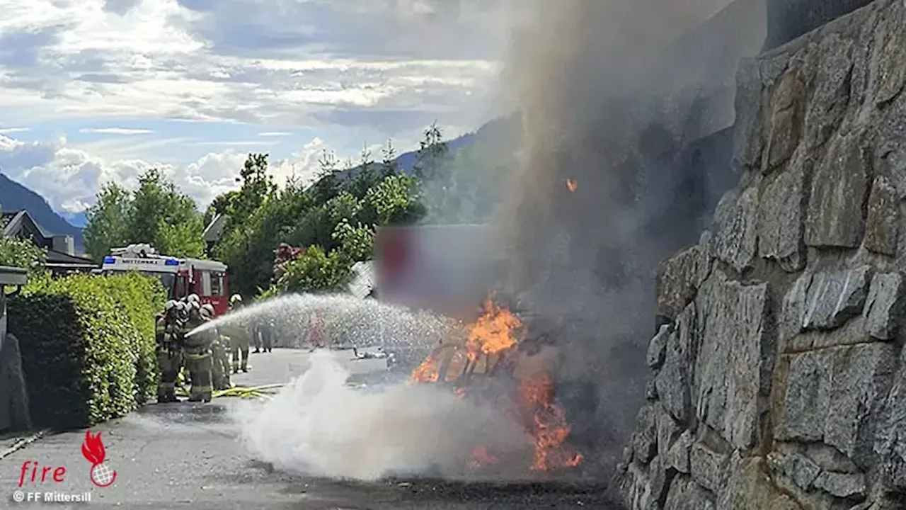 Sbg: Auto und angrenzende Garage in Mittersill in Vollbrand → Alarmstufe 3