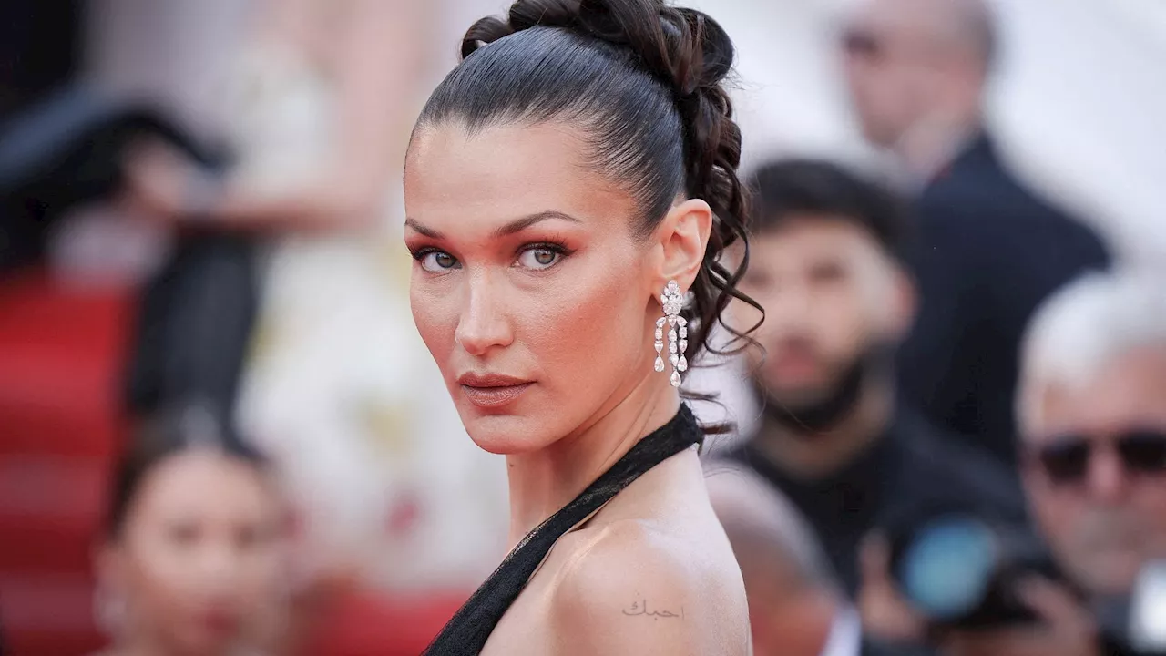 Bella Hadid sublimissime dans une robe dos nu qui dévoile sa chute de reins