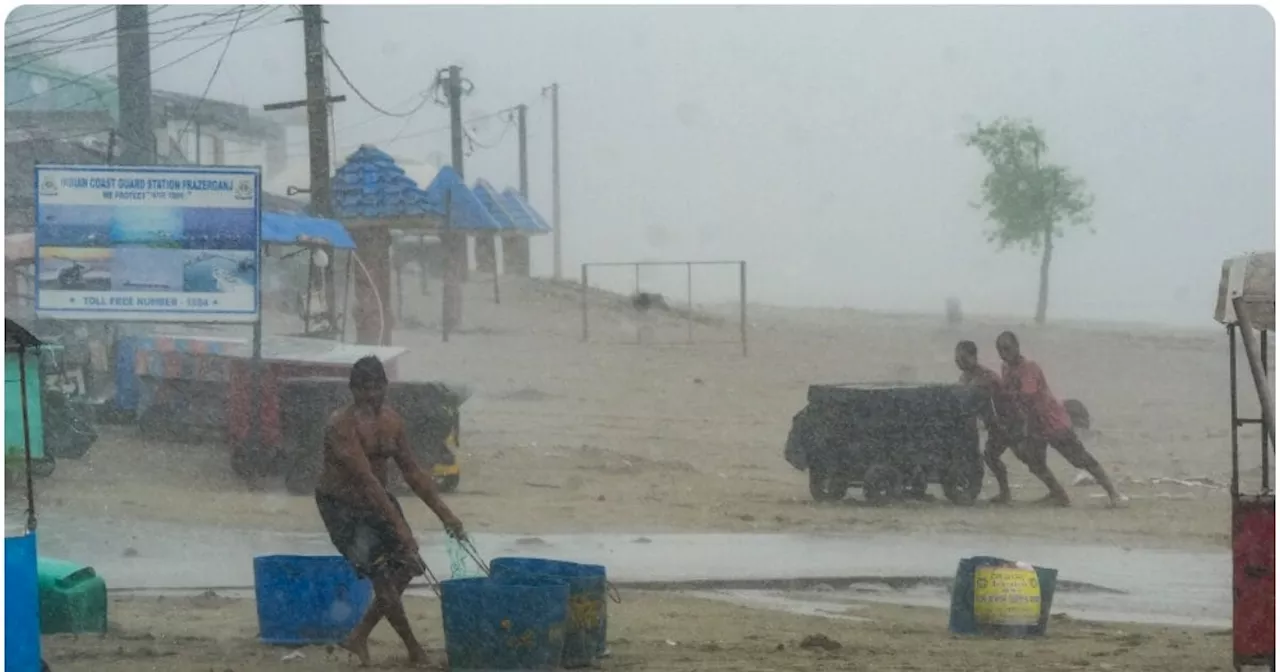 Cyclone Remal: बांग्लादेश तट से टकराया 'रेमल' चक्रवात, 50 से ज्यादा यात्रियों से भरी नाव डूबी, 8 लाख लोगों ...