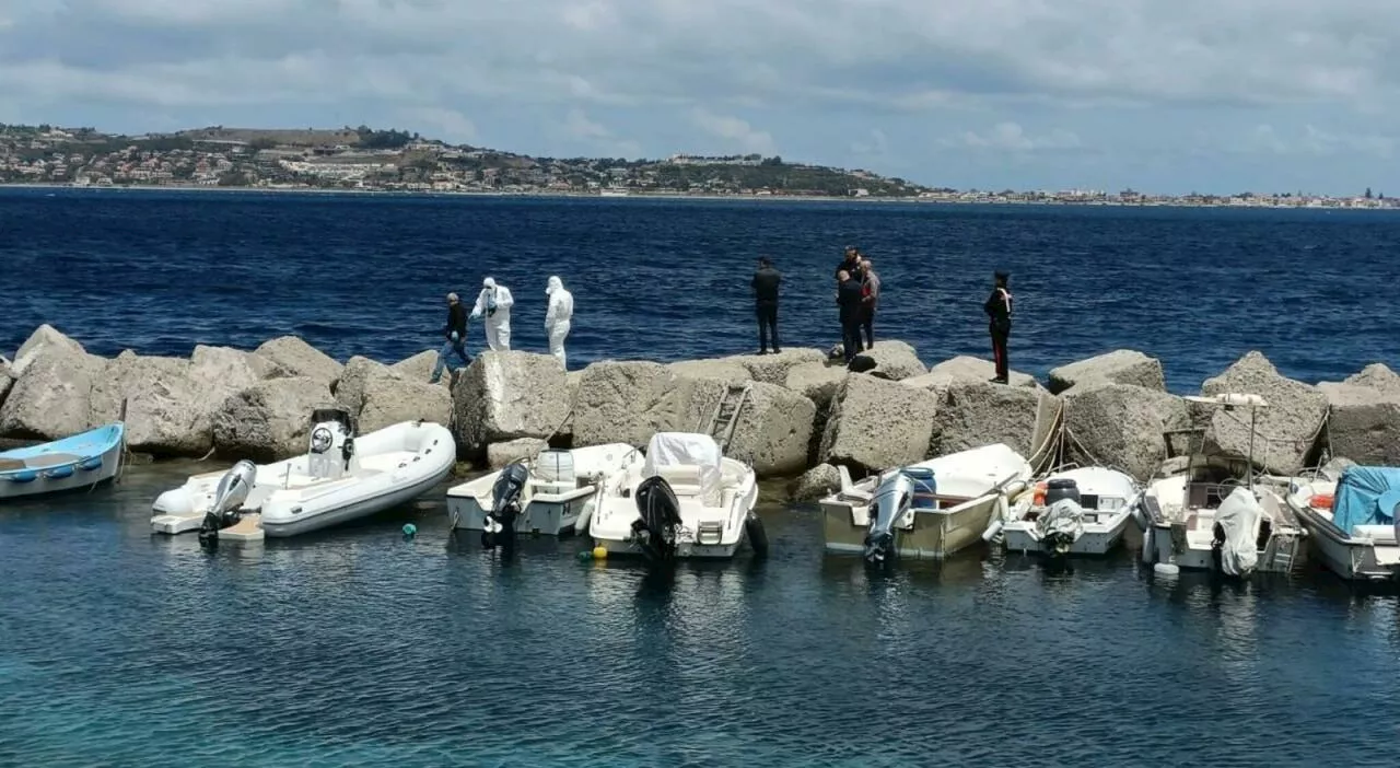 Neonata morta trovata in uno zaino fra gli scogli a Villa San Giovanni: aveva ancora il cordone ombelicale att
