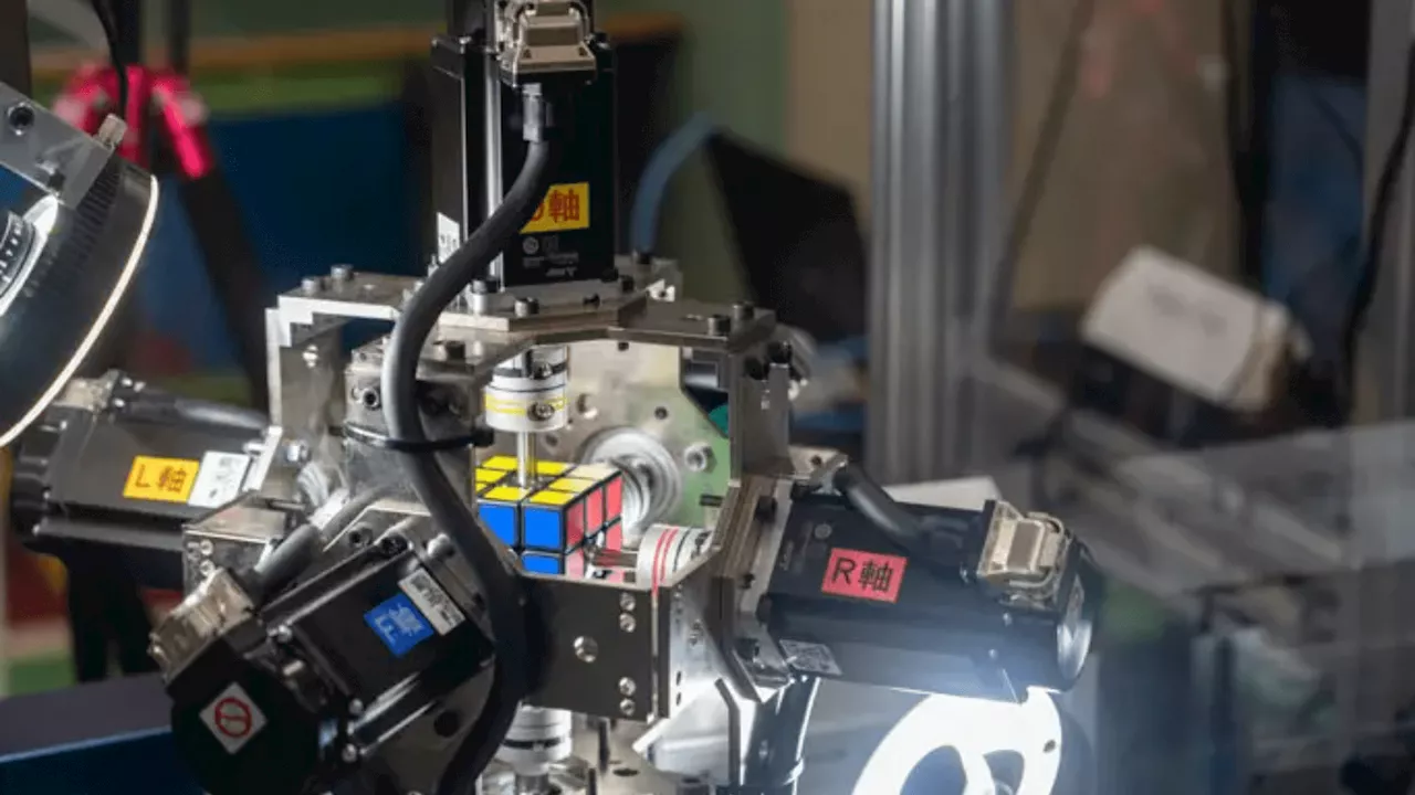 Mitsubishi robot solves puzzle cube in a blink of an eye, sets world record