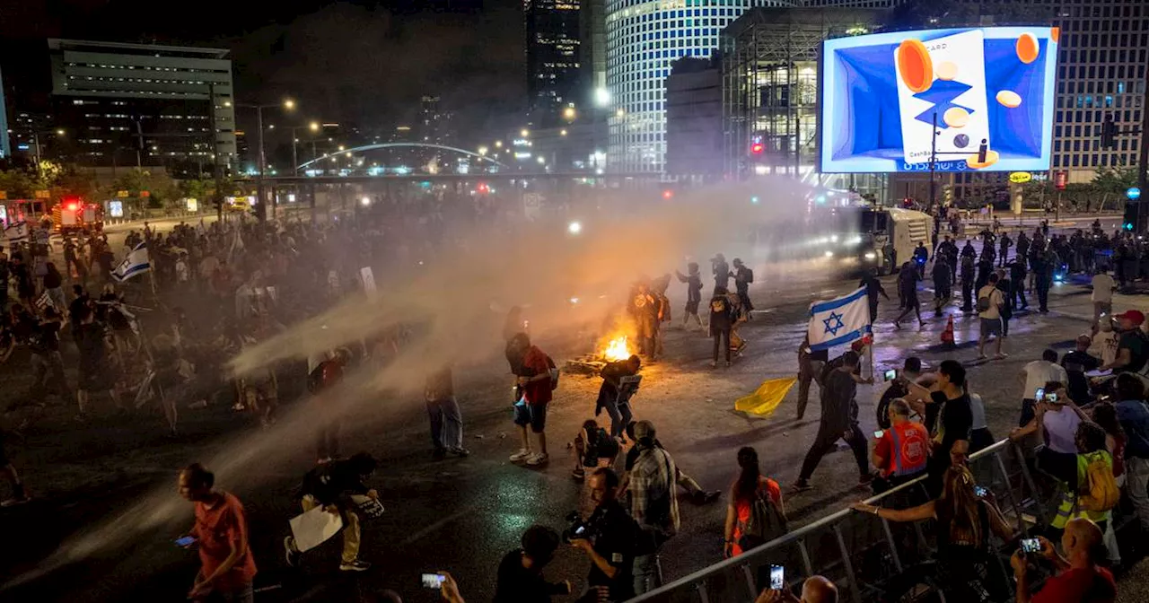 Israeli police clash with protesters in fresh demonstration against Netanyahu government