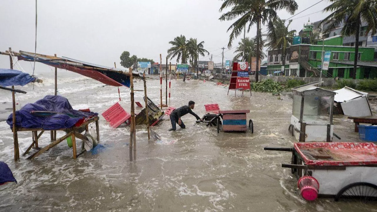 Cyclone Remal Alert Live Updates: चक्रवात 'रेमल' को लेकर बंगाल में हाई अलर्ट, कोलकाता एयरपोर्ट बंद; 120KM की रफ्तार से चल रही हवाएं