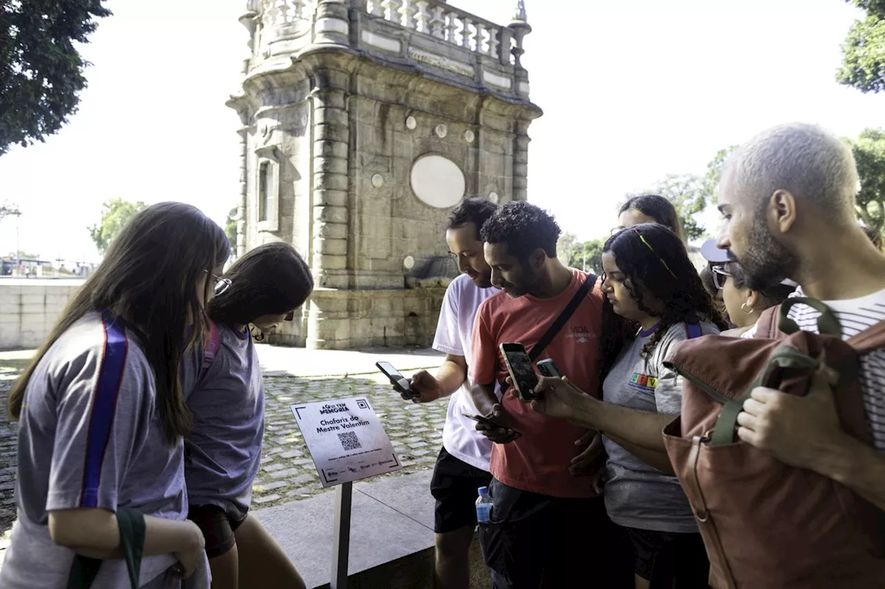 Placas com código QR em pontos históricos do Rio direcionam visitante a museu virtual