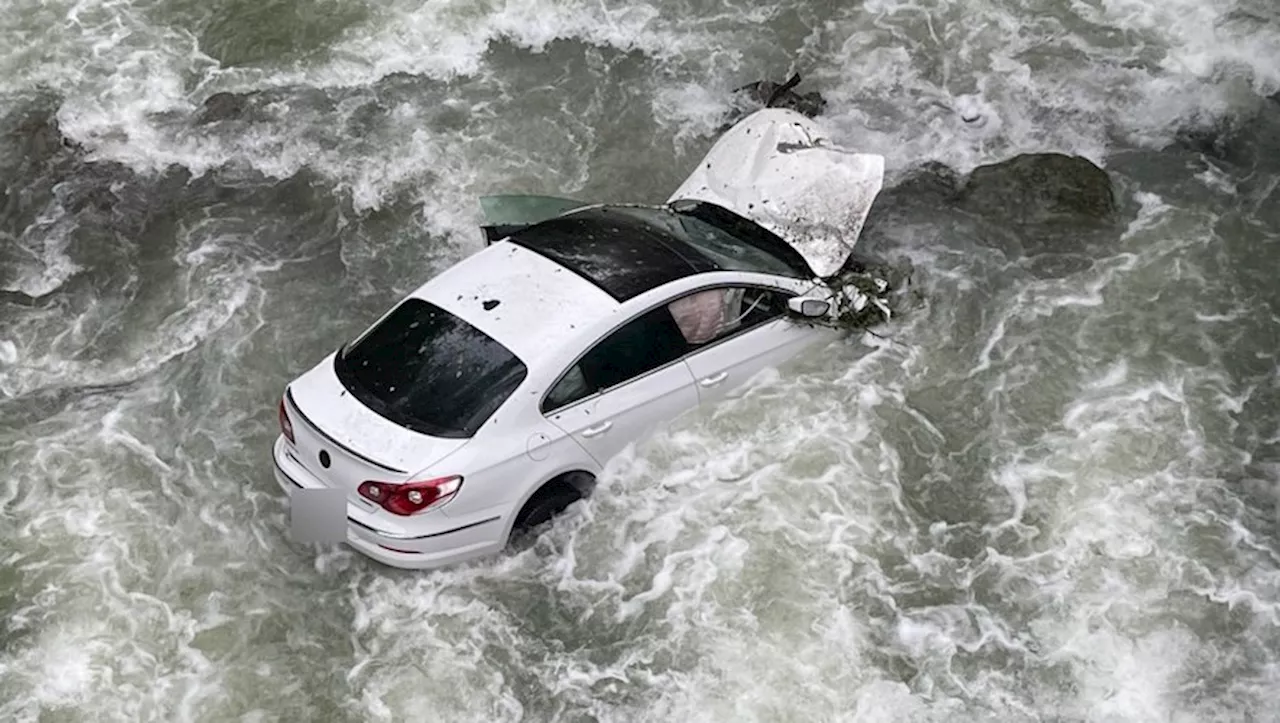 Miracle lors d’un accident : la voiture finit sa course dans la rivière, les deux occupants parviennent à s’en