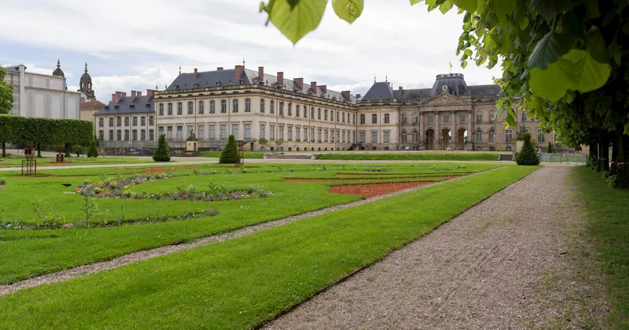 Dévasté par un incendie en 2003, le Château de Lunéville renaît de ses cendres