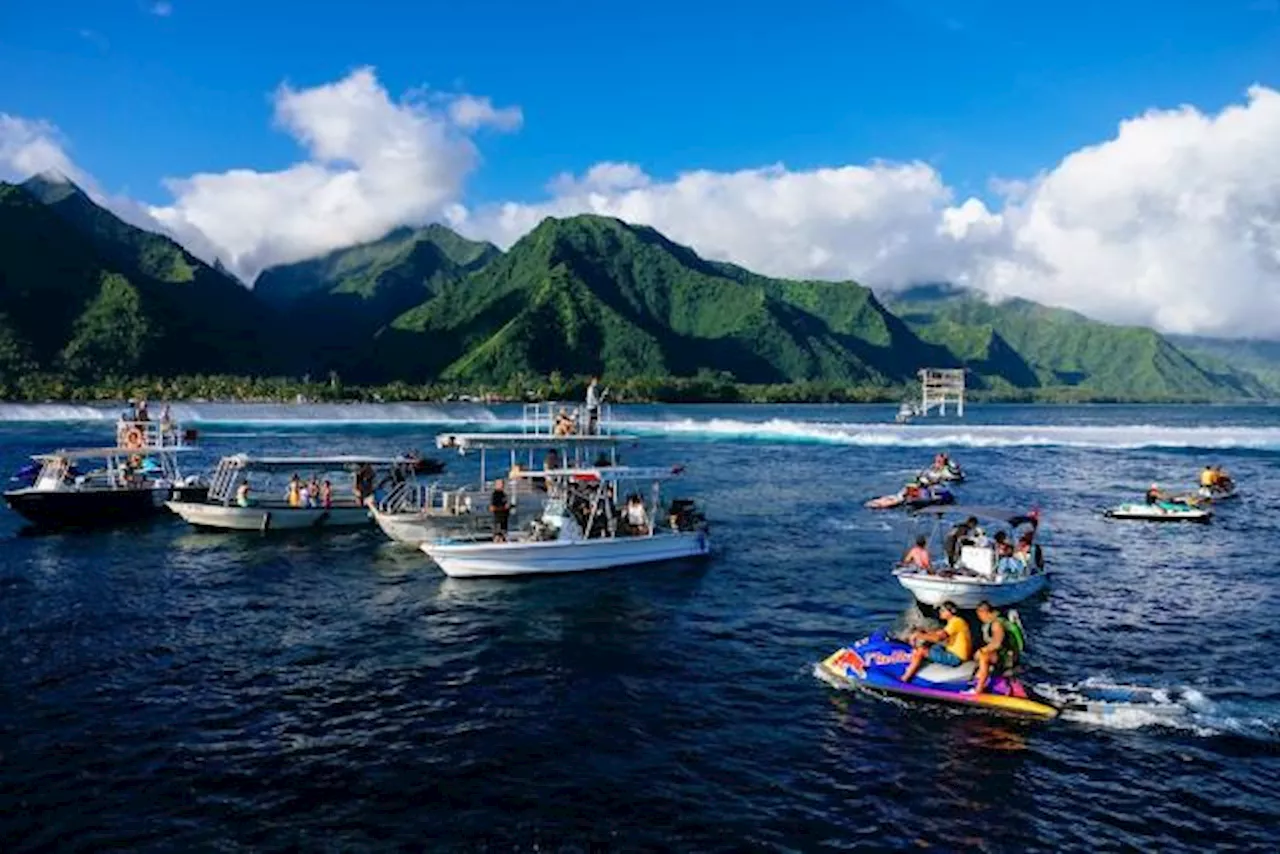 De grosses conditions arrivent sur Teahupoo