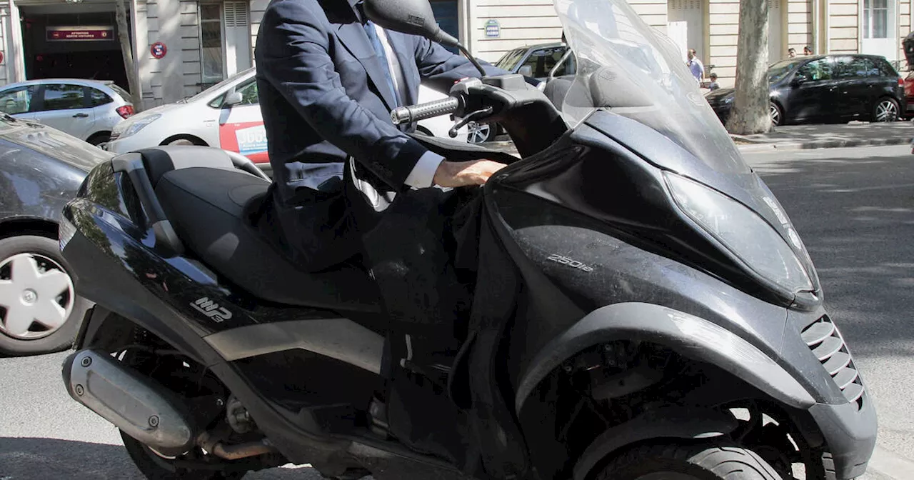 Le scooter de François Hollande vendu aux enchères pour plus de 20 000 euros