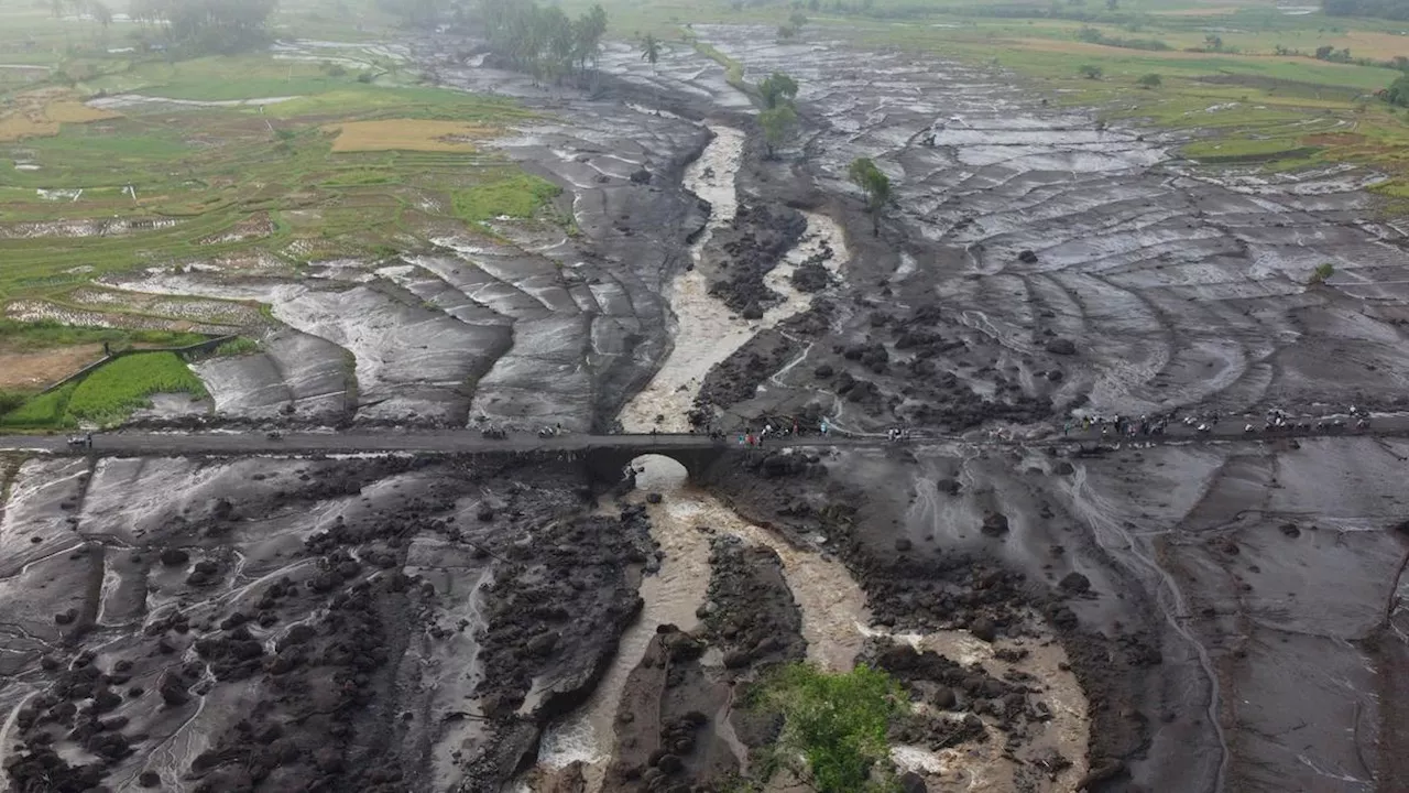 Update Jumlah Korban Banjir dan Longsor Sumbar: 62 Meninggal, 10 Lainnya Dicari