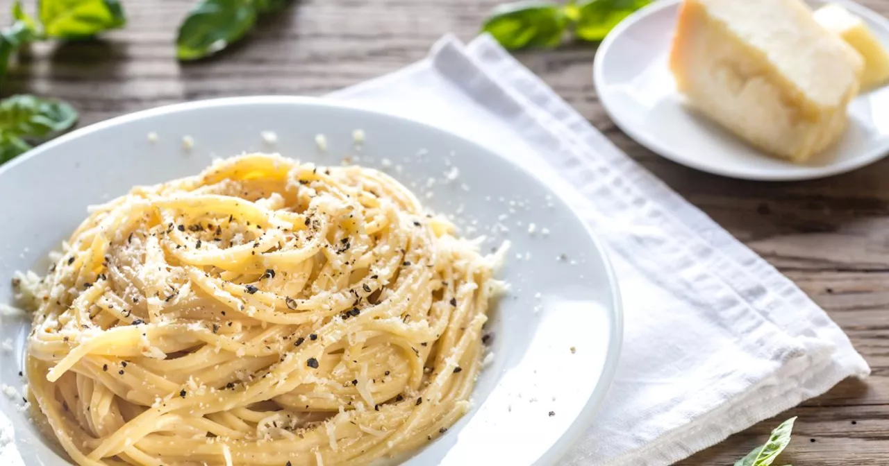 Les Cacio e pepe (spaghettis au fromage et au poivre) de Cyril Lignac