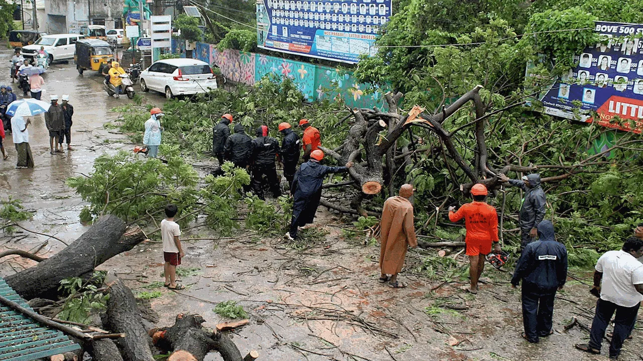 कोलकाता एयरपोर्ट 21 घंटे के लिए बंद, तबाही लेकर बंगाल की तरफ तेजी से बढ़ रहा चक्रवात रेमल को लेकर अलर्ट