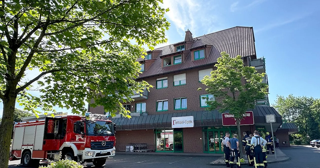 58 Feuerwehrleute rücken zu Küchenbrand in Hövelhof aus