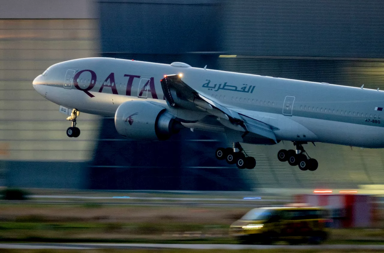 12 people hurt after Qatar Airways plane hits turbulence en route to Dublin