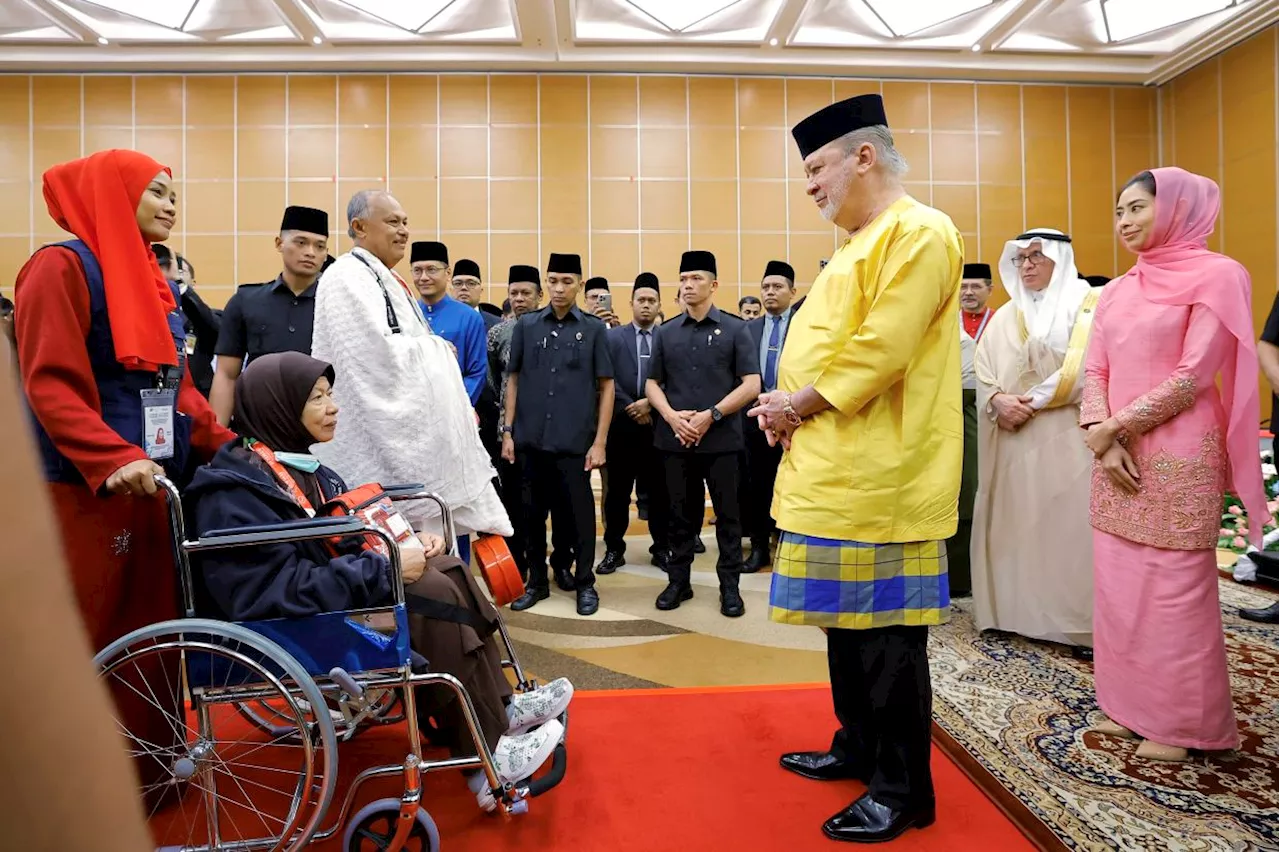 King wishes prospective pilgrims safe journey at Sepang Tabung Haji Complex