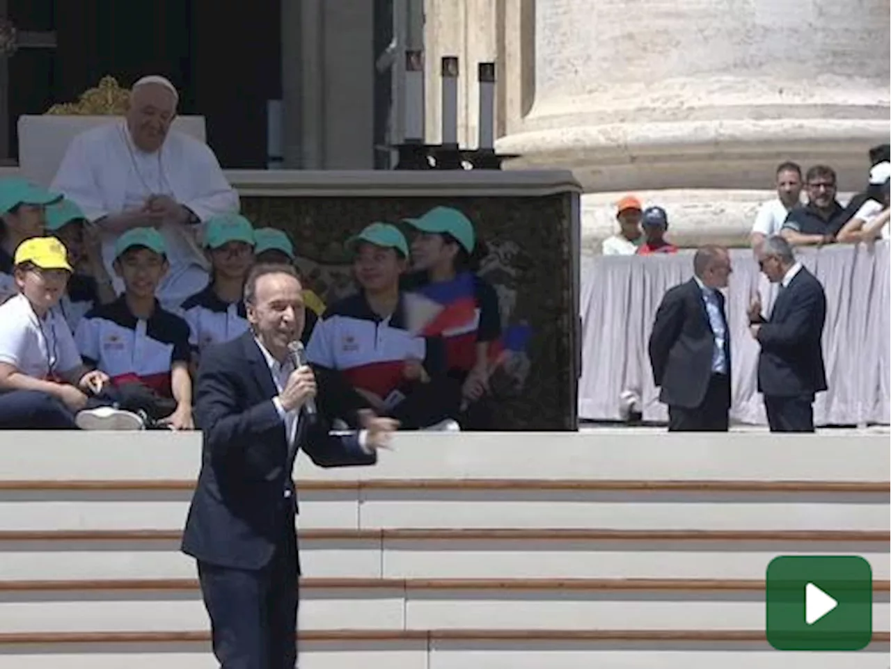 Giornata Mondiale dei bambini, Benigni al Papa: 'Lo facciamo noi il campo largo'